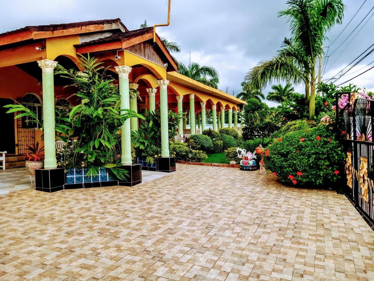 Chateau Margarita Ja Montego Bay Exteriör bild